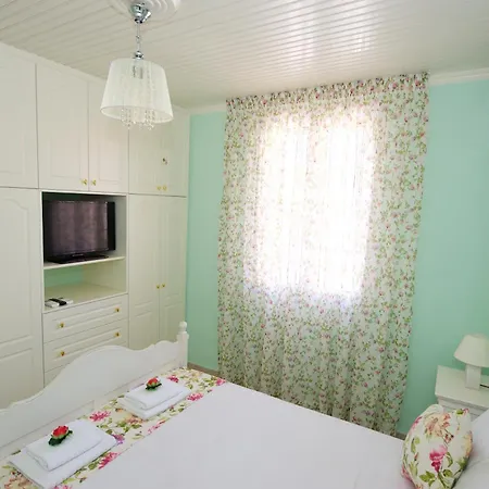 Juliana, Corfu Town Apartment *